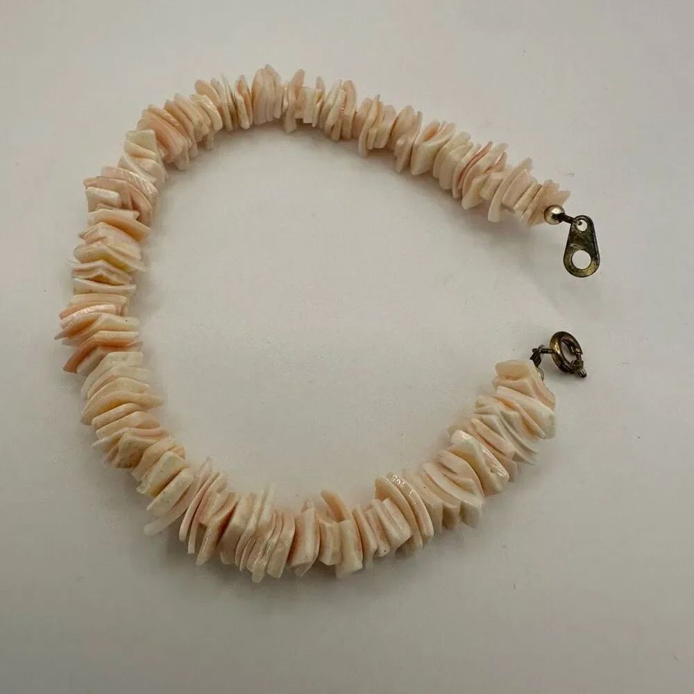 Pink puka shell bracelet - Picture 2 of 8